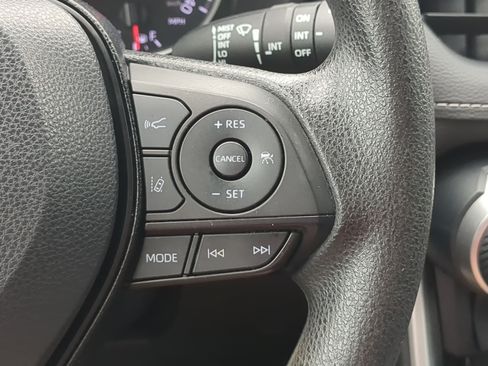 Used 2019 Toyota RAV4 XLE w/ Convenience Package FWD image 24