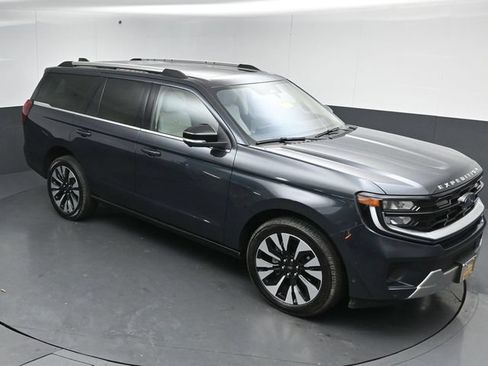 Certified 2025 Ford Expedition Platinum w/ Driver's Package AWD/4WD image 42