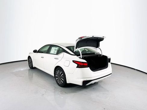 New 2025 Nissan Altima 2.5 SV image 9