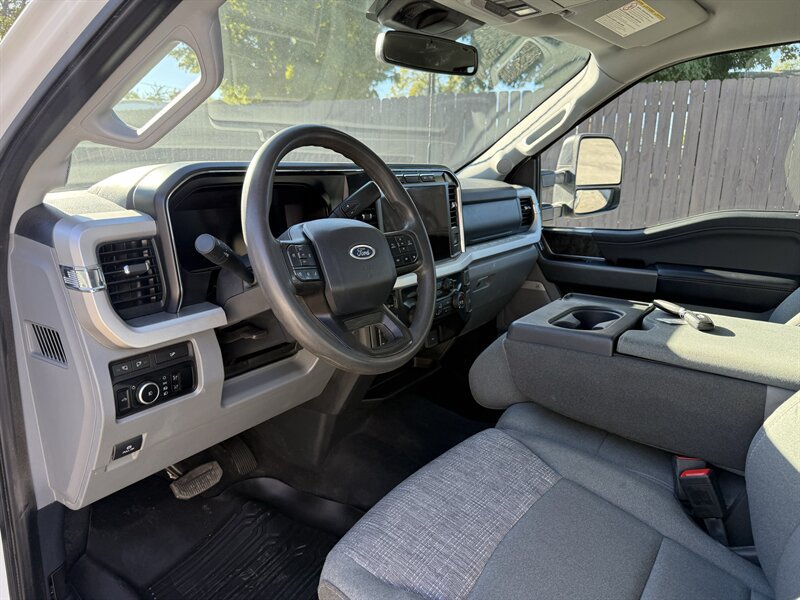 Used 2024 Ford F250 XLT w/ Black Appearance Package AWD/4WD image 14