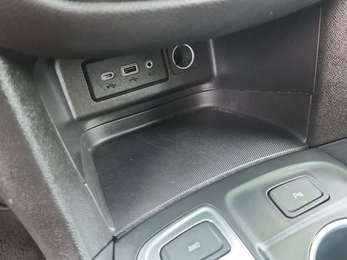 Used 2023 Chevrolet Equinox LT w/ Driver Convenience Package image 27