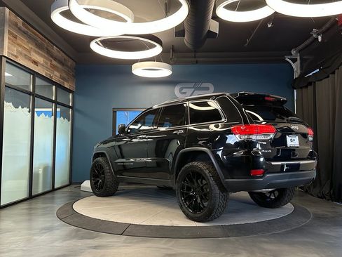 Used 2017 Jeep Grand Cherokee Limited AWD/4WD image 5