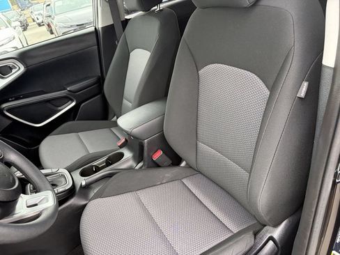 Used 2025 Kia Soul LX FWD image 23