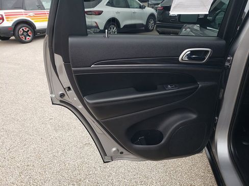 Used 2019 Jeep Grand Cherokee Limited AWD/4WD image 12