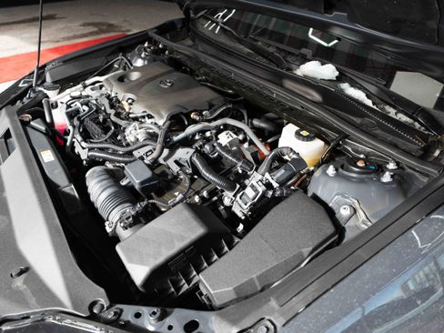 Used 2025 Toyota Camry SE image 32