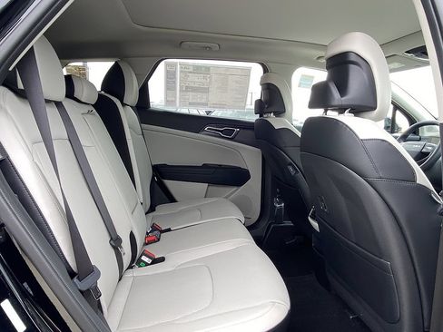 New 2026 Kia Sportage EX w/ EX Panorama Roof Package FWD image 22