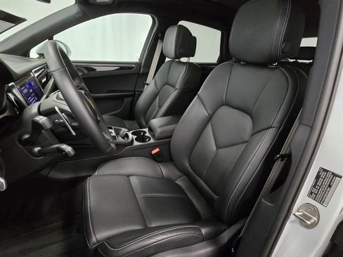 Certified 2025 Porsche Macan Turbo image 5