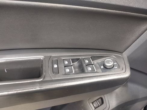 Used 2019 Volkswagen Atlas SE w/ Towing Package image 16