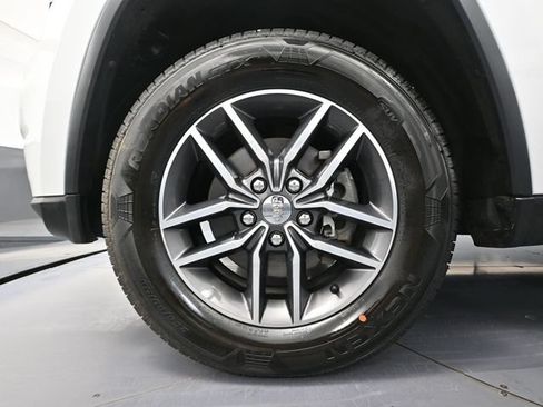 Used 2018 Jeep Grand Cherokee Limited w/ Trailer Tow Group IV AWD/4WD image 17
