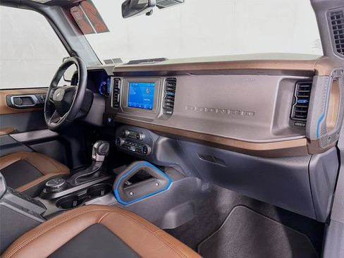 Used 2022 Ford Bronco Outer Banks AWD/4WD image 32