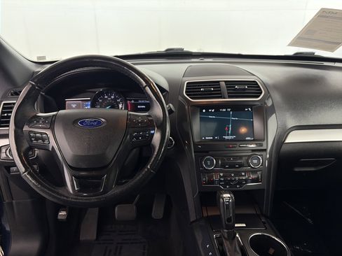 Used 2017 Ford Explorer XLT w/ Equipment Group 202A AWD/4WD image 3