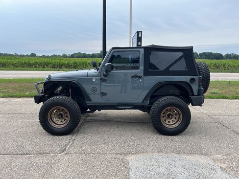 Used 2014 Jeep Wrangler Sport AWD/4WD image 4
