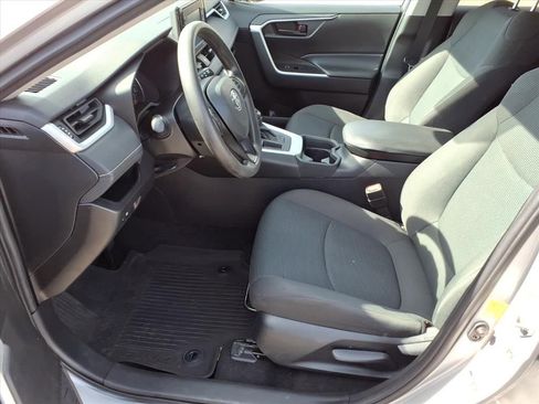 Used 2021 Toyota RAV4 LE image 9