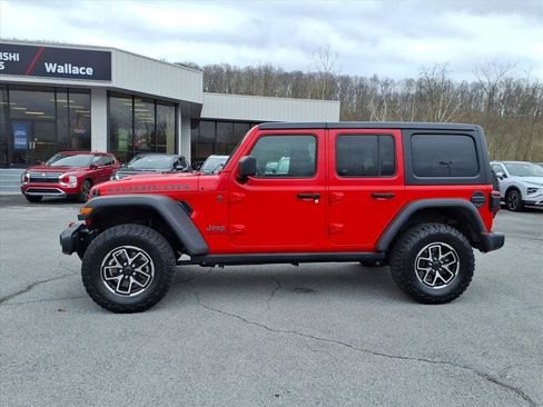 Used 2025 Jeep Wrangler Unlimited Rubicon image 2
