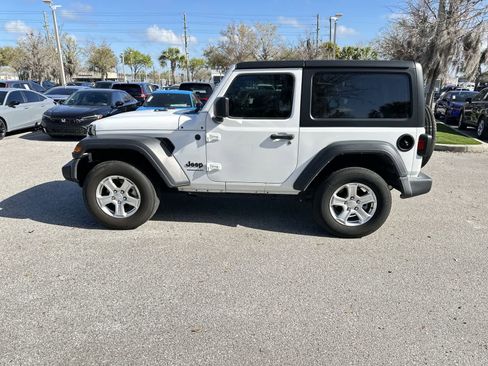 Used 2022 Jeep Wrangler Sport S image 3