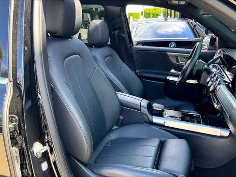 Used 2023 Mercedes-Benz GLB 250 image 8