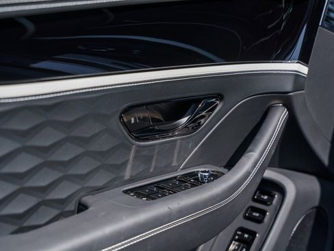 Used 2025 Bentley Flying Spur Plug-In Hybrid image 27