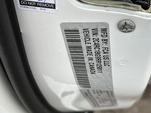 Used 2024 Chrysler Pacifica Touring-L image 29