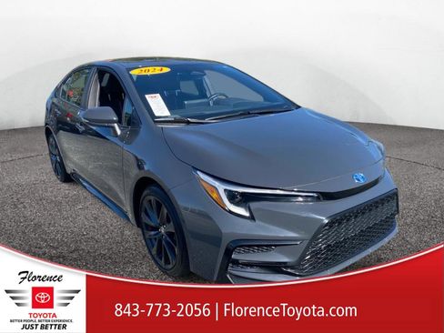 Used 2024 Toyota Corolla SE w/ SE Package image 1