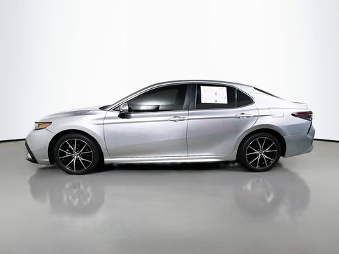 Used 2024 Toyota Camry SE image 9