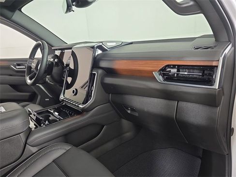 Used 2025 GMC Yukon Denali w/ Denali Reserve Package image 23