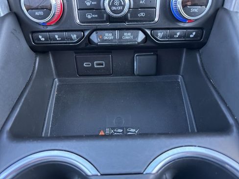 Used 2024 GMC Yukon SLT image 24