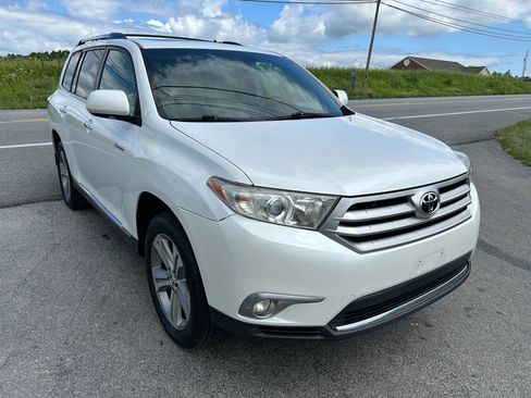 Used 2012 Toyota Highlander Limited w/ Tow Pkg AWD/4WD image 3