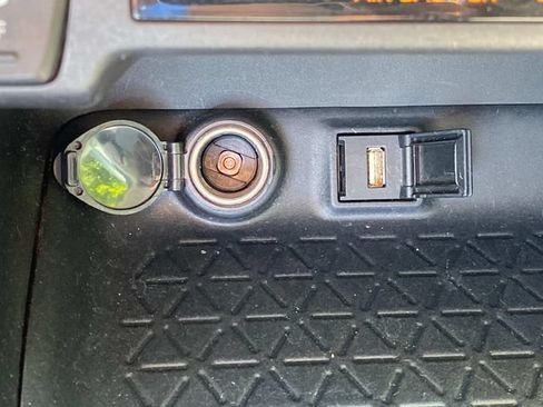 Used 2021 Toyota RAV4 XLE w/ Convenience Package FWD image 26