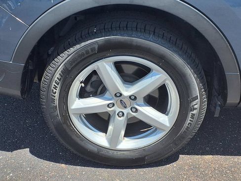 Used 2019 Ford Explorer XLT w/ Equipment Group 202A FWD image 10