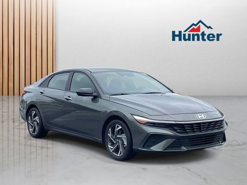 Certified 2025 Hyundai Elantra Sport FWD image 1
