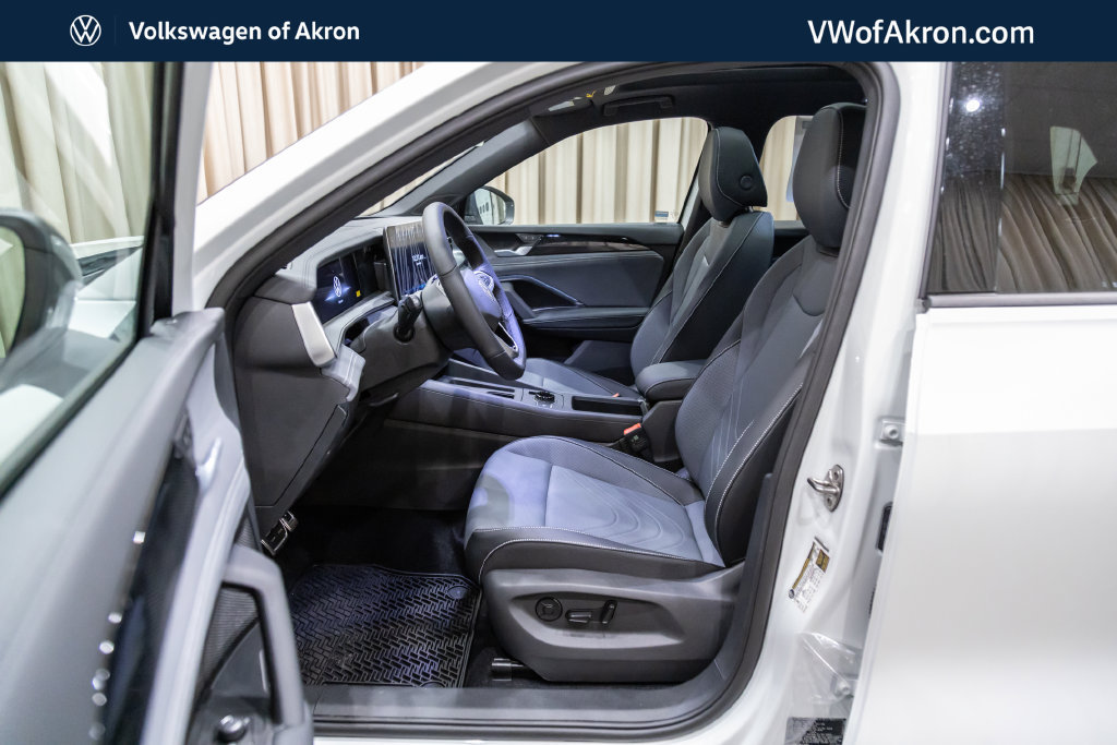 New 2026 Volkswagen Tiguan SE R-Line FWD image 11