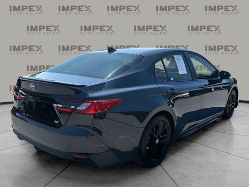Used 2025 Toyota Camry SE w/ Convenience Package FWD image 3