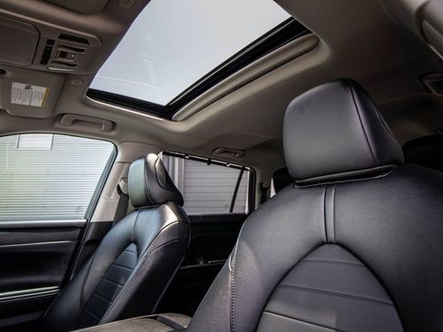 Used 2024 Toyota Highlander XLE FWD image 46