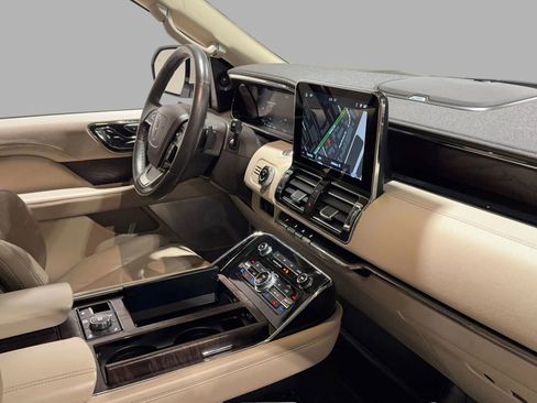 Used 2020 Lincoln Navigator Reserve w/ Equipment Group 208A Reserve image 32
