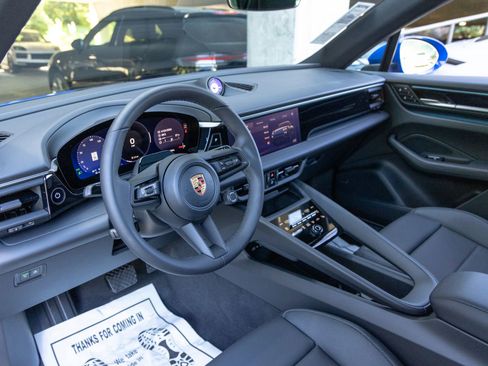New 2026 Porsche Macan 4 Electric AWD/4WD image 4