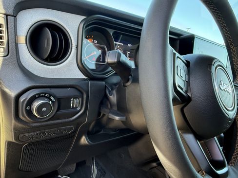 Used 2024 Jeep Wrangler Sport S image 18