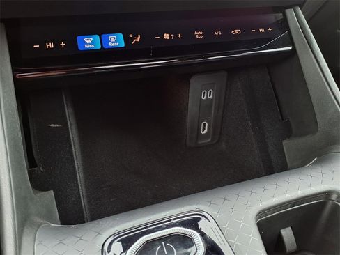 Used 2024 Jeep Wagoneer Launch Edition image 16