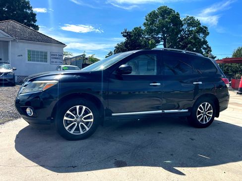 Used 2014 Nissan Pathfinder SL w/ SL Tech Package image 2