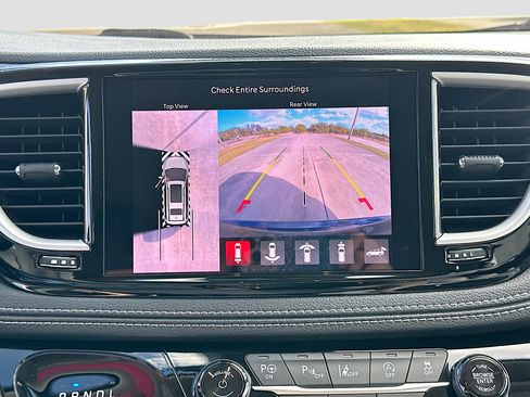 Used 2023 Chrysler Pacifica Touring-L image 13