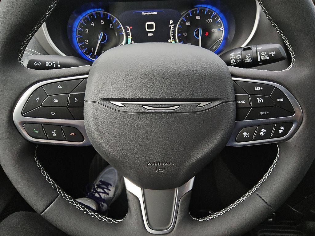 New 2027 Chrysler Pacifica Select w/ Family Tech Group FWD image 25