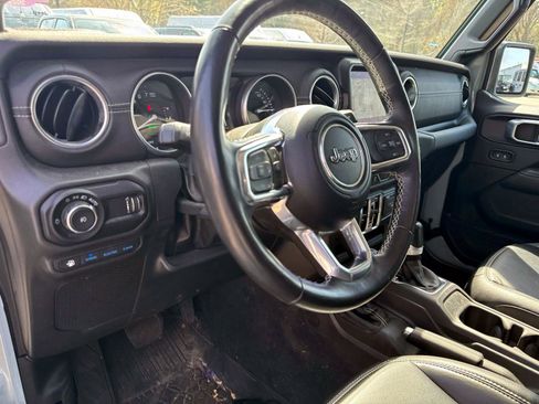 Used 2023 Jeep Wrangler Unlimited Sahara w/ Cold Weather Group image 9