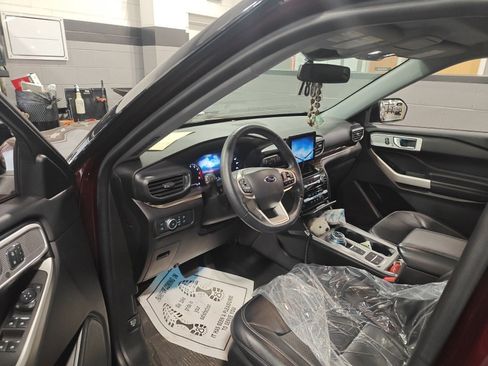 Used 2022 Ford Explorer Limited w/ Hybrid Equipment Group 310A image 5
