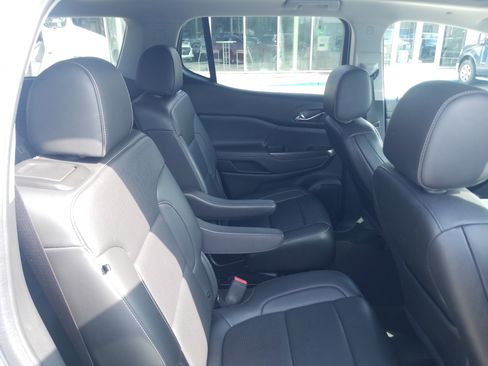 Used 2023 GMC Acadia SLT w/ Technology Package image 15