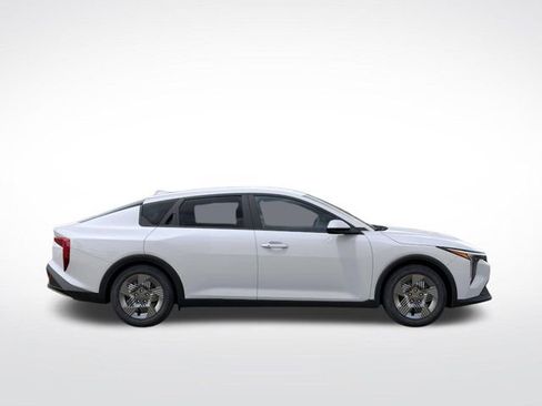 New 2026 Kia K4 LX image 7