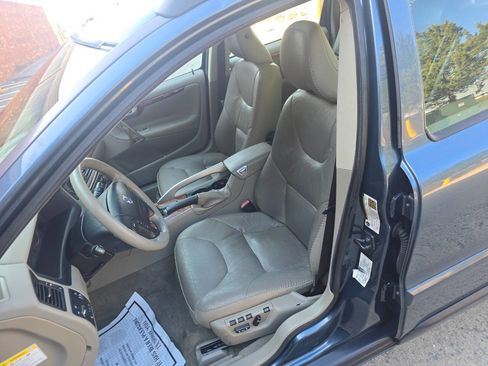 Used 2005 Volvo XC70 image 12