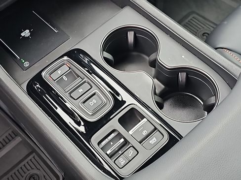 Used 2025 Honda Pilot TrailSport image 26