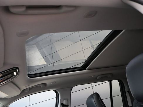 Used 2023 Jeep Grand Cherokee 4WD 4xe image 26