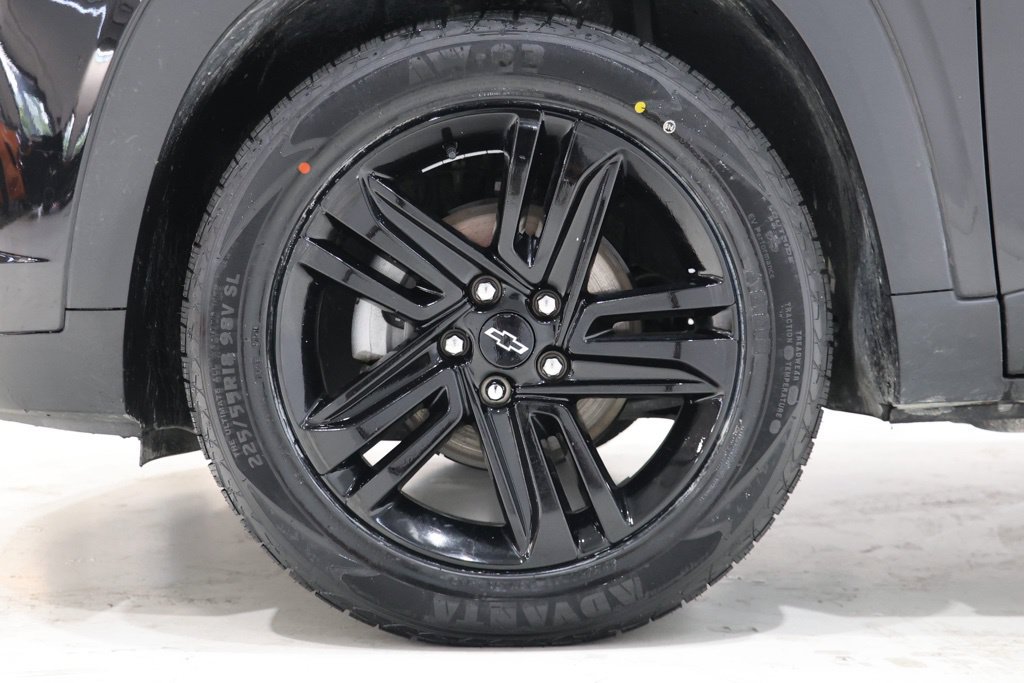 Used 2025 Chevrolet Trax ACTIV w/ Sunroof Package FWD image 9