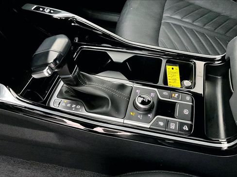 Used 2024 Kia Sorento SX Prestige image 18