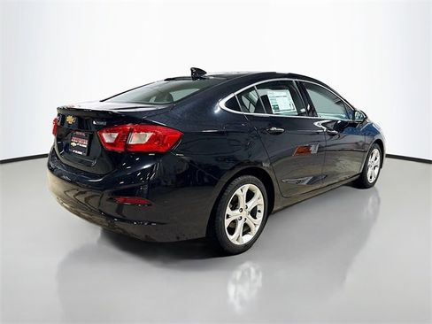 Used 2018 Chevrolet Cruze Premier image 7